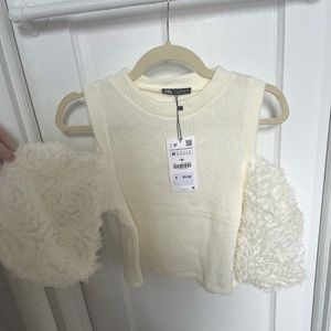 Zara modern top with floral cap sleeves, Medium, tags on